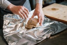 What Are the Best Techniques for Cooking With Foil Packs?